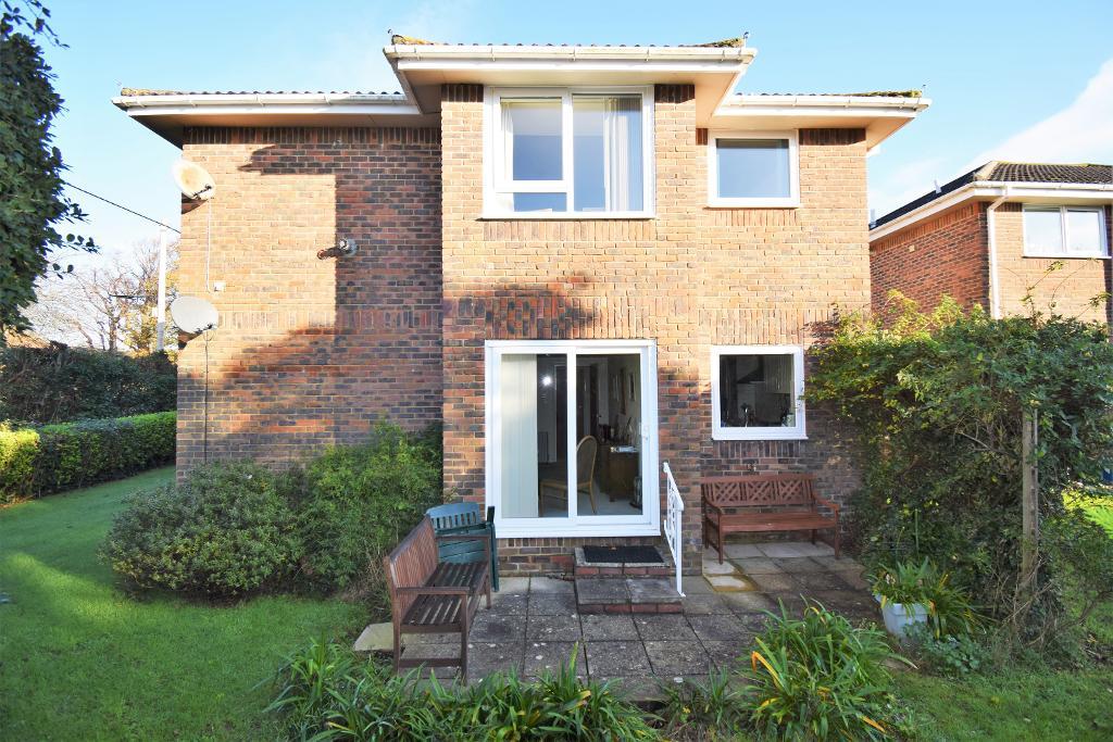 2 Bedroom Flat For Sale in Grange Gardens, Bembridge, Isle of Wight, PO35 5SR Clare Maton